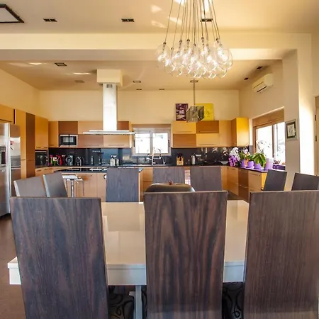 Luxury 6-bedroom With Private Pool- Prigipessa Villa