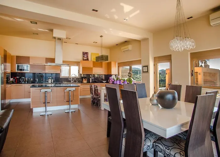 Luxury 6-bedroom With Private Pool- Prigipessa