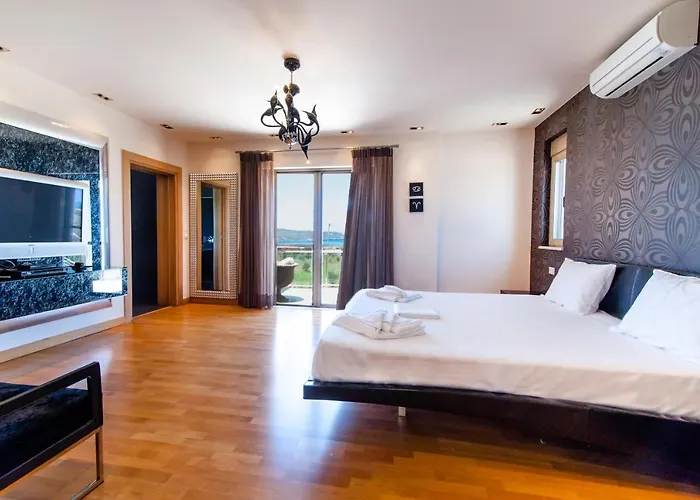 Villa Luxury 6-bedroom With Private Pool- Prigipessa *