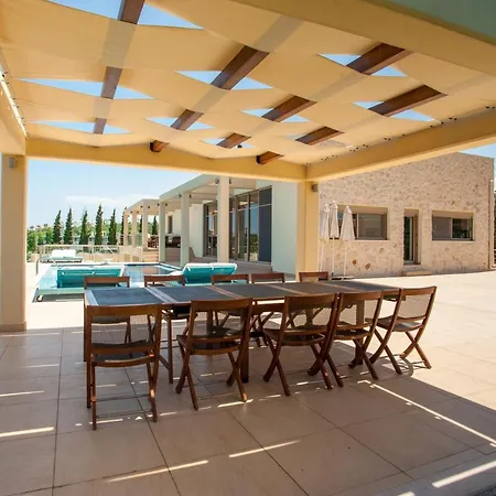Luxury 6-bedroom With Private Pool- Prigipessa *